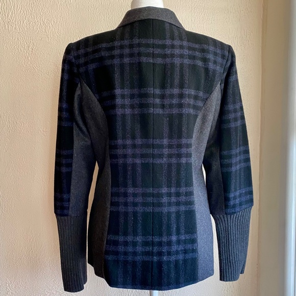 Sundance navy and gray plaid jacket with ribbed cuffs and pockets. Size 6 - Picture 6 of 11